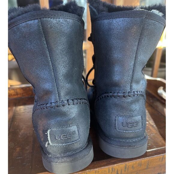UGG Womens Girls Lodge Black‎ Shearling Leather Sheepskin Lace-Up Boots Size 5 - Picture 4 of 9